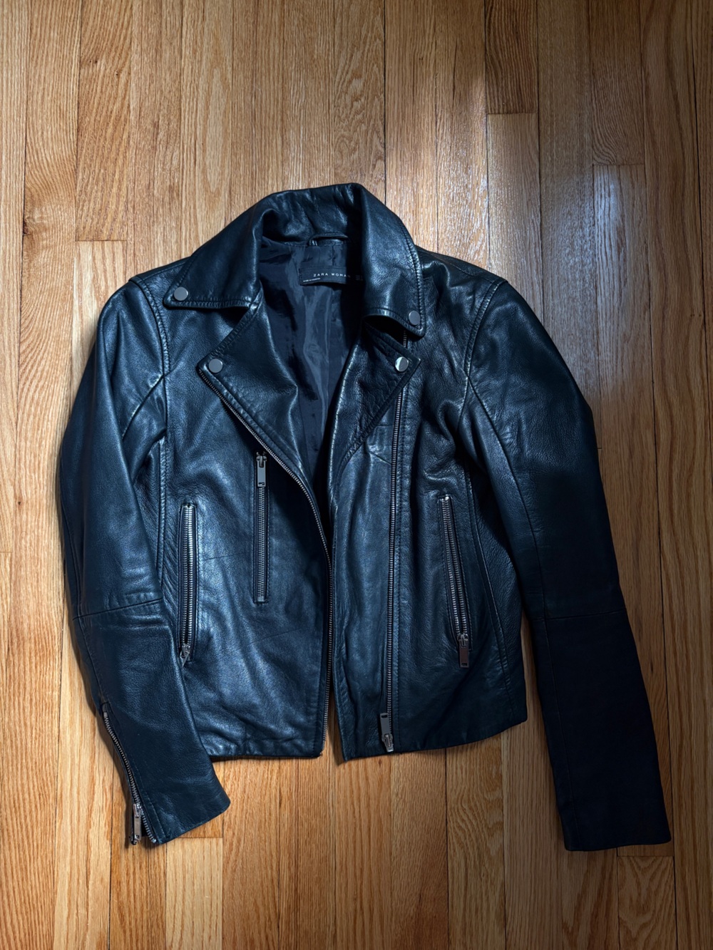 Leather moto jacket cropped + fitted women’s small